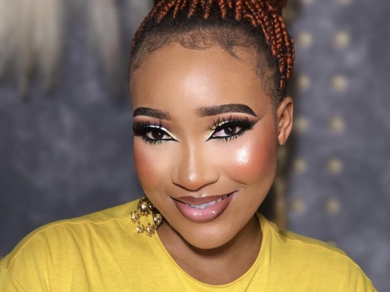 Professional Makeup artist and skincare coach