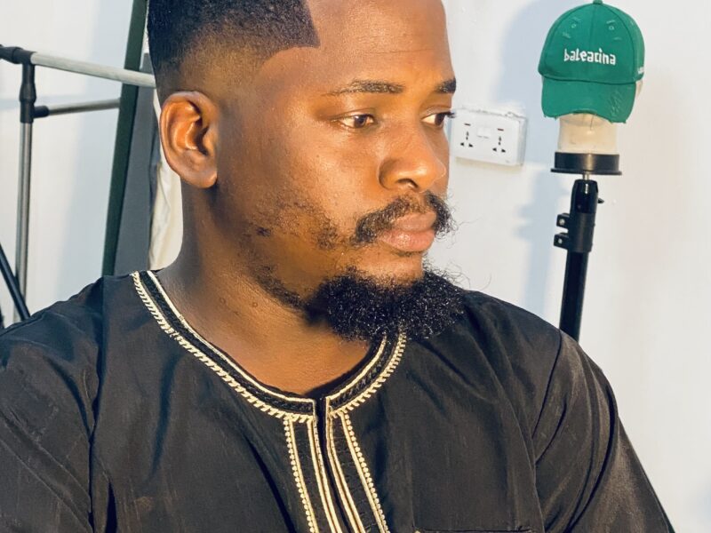 Hairstylist |barber| loctician